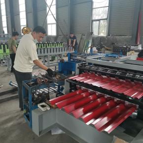 Roof sheet rolling forming machine